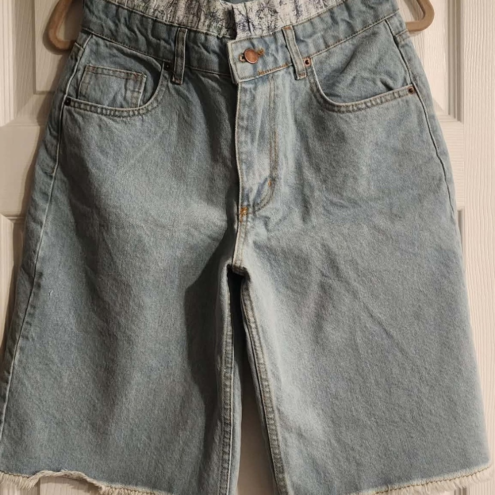 Adorable raw  Hem Denim Shorts